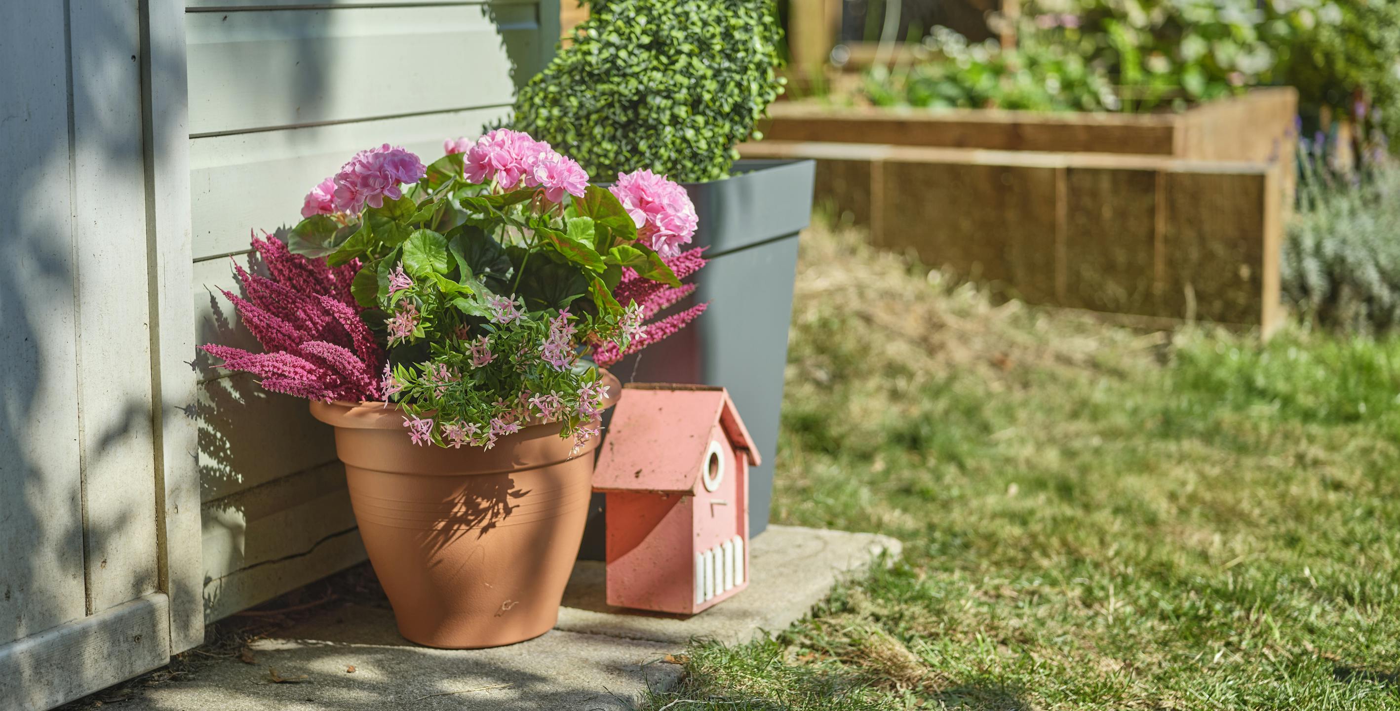 Artificial erica & geranium patio planter pink