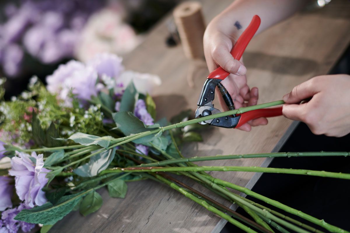 Cutting faux flower stems