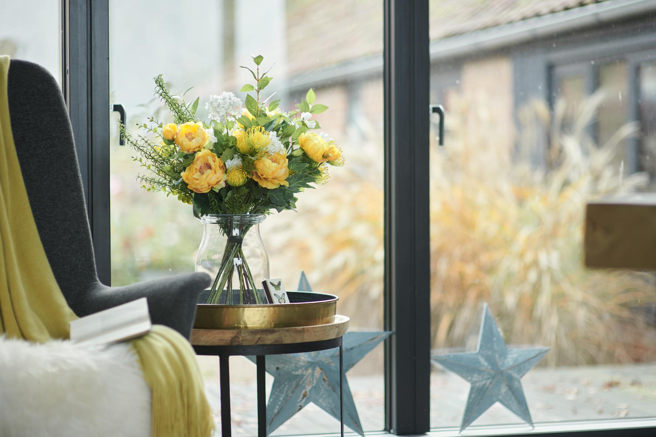 Artificial sensational flower arrangement in living space by Blooming Artificial