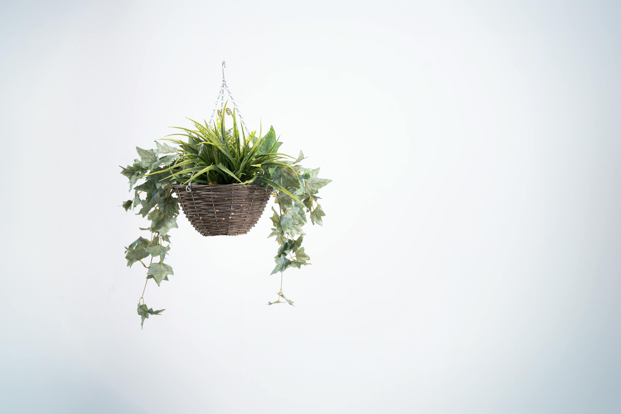 Artificial foliage hanging basket