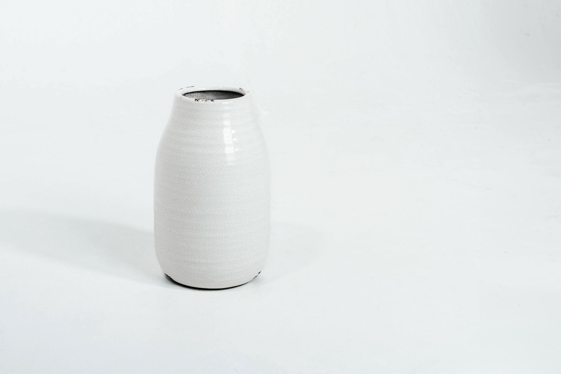 White ceramic stefanie vase