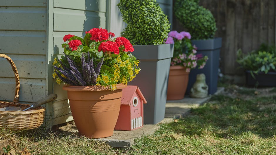 Artificial erica & geranium patio planter red / yellow